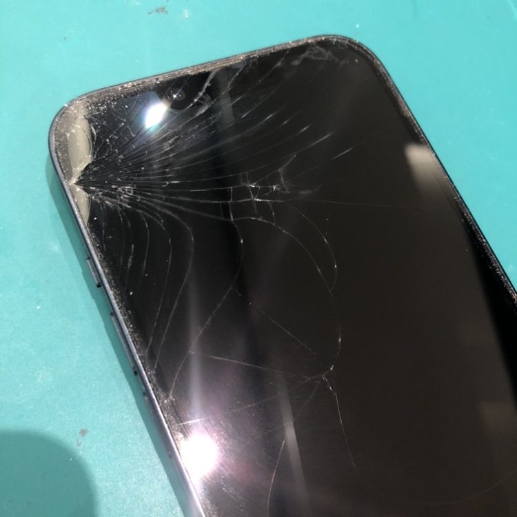 iPhone14　画面交換修理【さいたま市からのご来店】