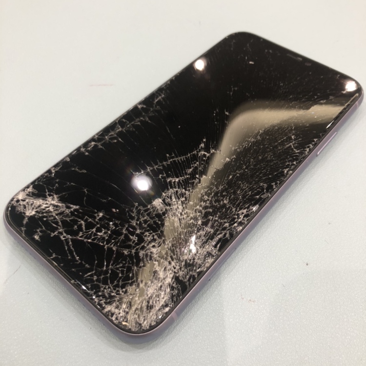 iPhone11　画面交換修理【岩槻区からのご来店】