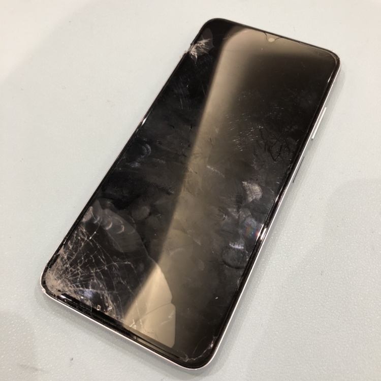 【Galaxy A05s】画面割れ・表示不良の修理対応事例をご紹介