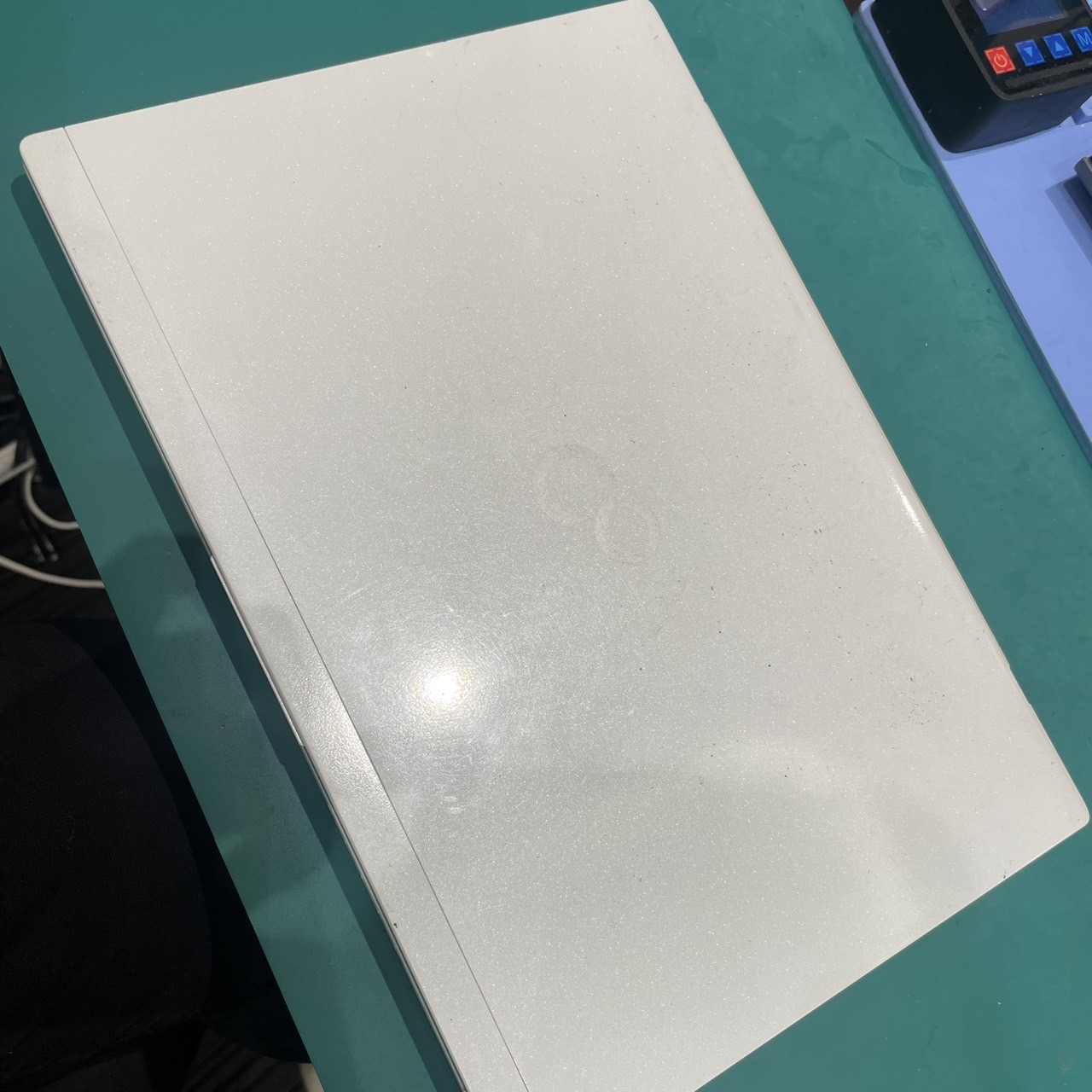 🔋【富士通LIFEBOOK UH75/C3】バッテリーの減りが早い？交換でよみがえる高性能ノート！